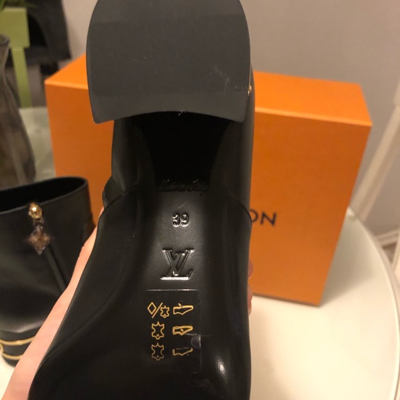 Louis Vuitton Bliss Ankle Boot - Picture 4 of 4